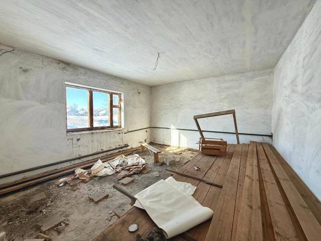 Продам 5ком дом под ремонт в г.Переяслав.